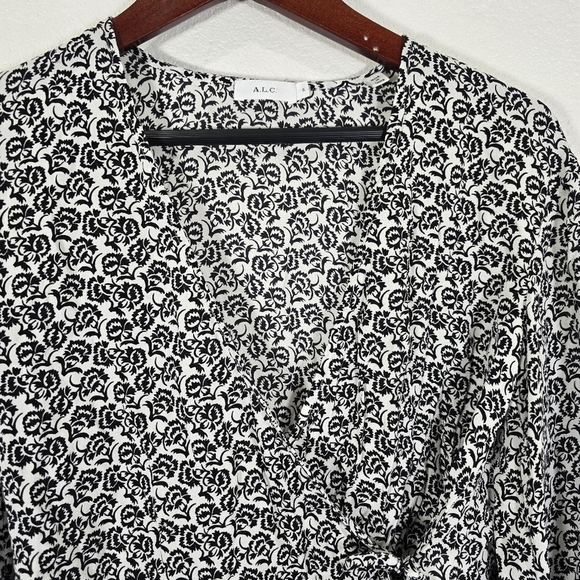 A.L.C. Size 6 Ray Deep V Bell‎ Sleeve Printed Silk Wrap Top Eggshell/Black - Picture 6 of 12
